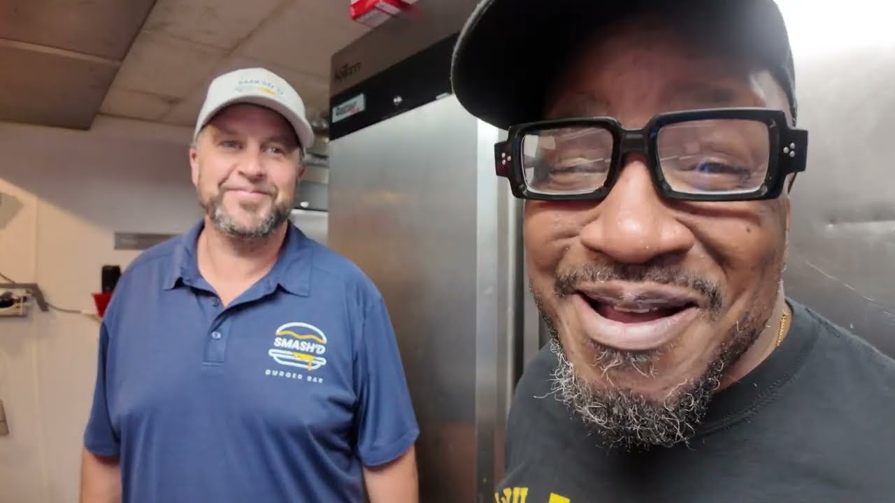 Wrestlearts & Smash'd Burger Bar Collab: Appollo Starr's "Uncle Q" Burger!