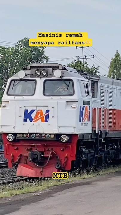 Aksi masinis ramah menyapa railfans dengan bentuk Love #train #fypyoutube #fypviral #railway #spoor