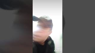 Vader betrapt zoon op snuiven