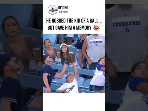 You WONT believe this fan 😯⚾... #mlb #baseball
