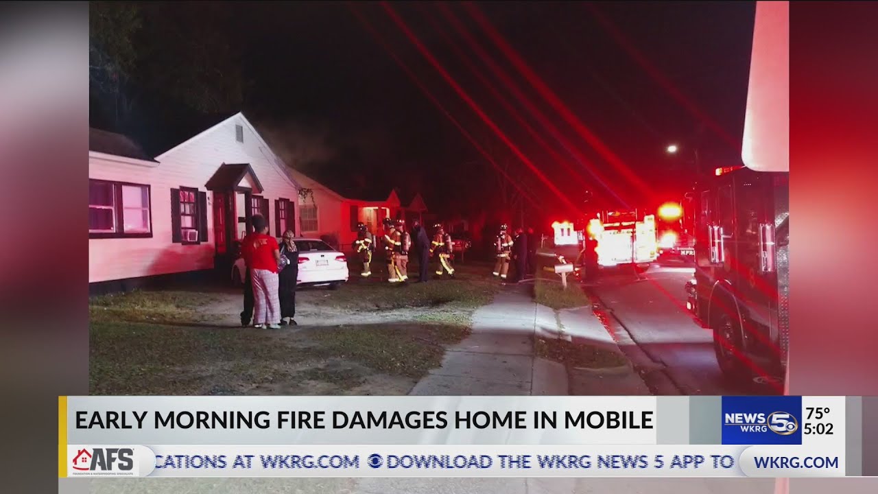 Early morning house fire in Mobile on Wisconsin Avenue - YouTube
