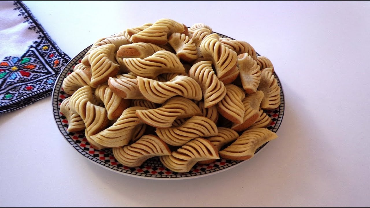 حلوة المفلحة بمكونات في المتناول بطريقة سهلة جداا للمبتدئات