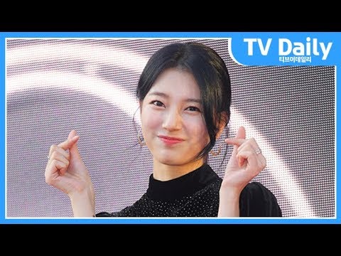 수지(SUZY) &amp;#39;사랑스러운 여신의 손하트&amp;#39;