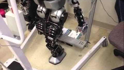 HuboII+ climbing ladder experiment - one step