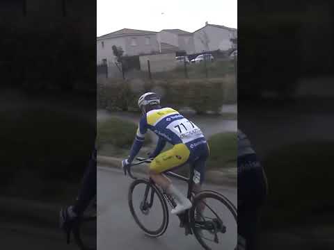 Tom Crabbe outkicks Lukáš Kubiš to take the opening stage of Étoile de Bessèges 👏