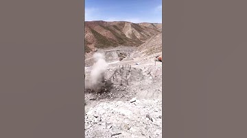 CO2 rock blasting system that can be used without government approval procedures is