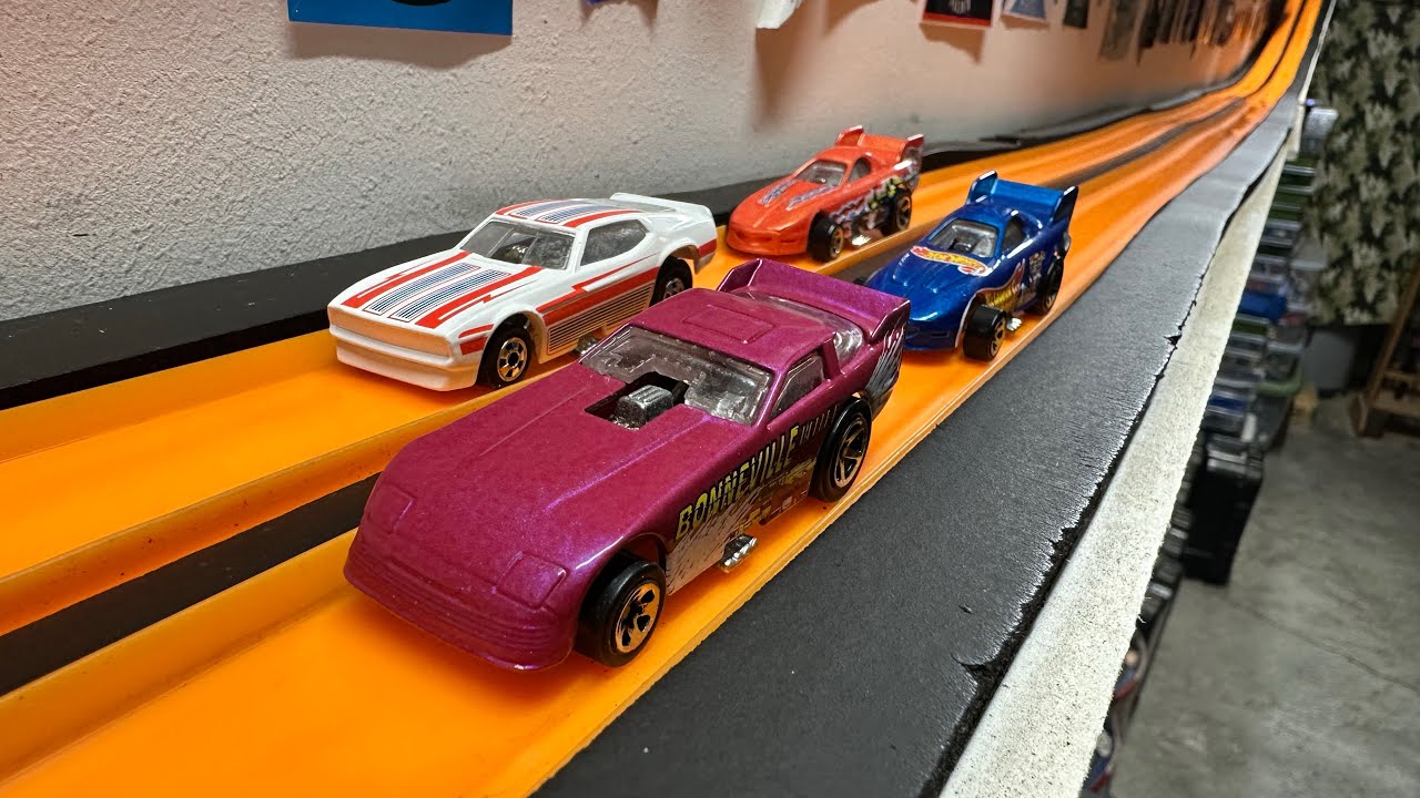 Гоночные машинки Hot Wheels накаляют обстановку!