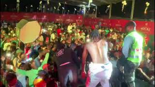 Sublime Leva Multido Na Provncia Do Bi Com Msica Mika 