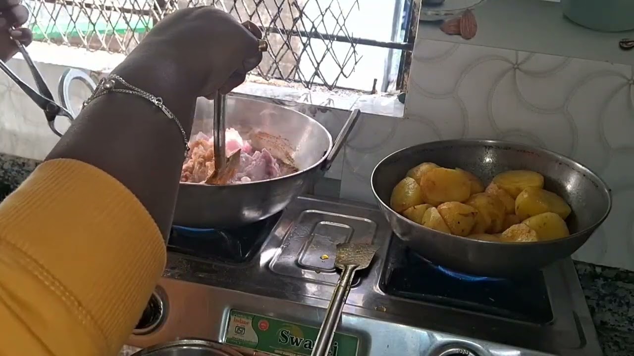 Sunday না থাকা সত্ত্বেও আজ সবার জন্য Mutton এর পাতলা ঝোল বানালো আমার বড়ো মেয়ে 🥳 সাথে আরও কিছু পদ 🤗