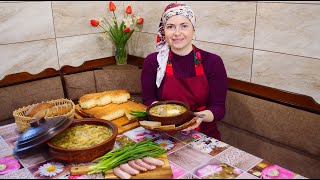 PREPARING A DELICIOUS DINNER. WE COOK UKRAINIAN GREEN BORSCH AND BAKE A CHEESE PIE.