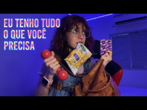 ASMR ~ Menina que senta atrás de você e tem tudo na bolsa 👜