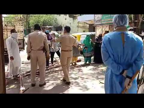 इंदौर के टाटपट्टी बाखल के लोगो ने छत्रीपुरा पुलिस से की हुज्जत , डॉक्टरों को पीटने की भी दी चेतवानी