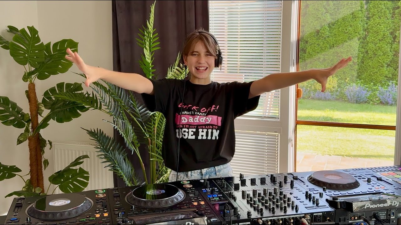 ⁣DJ GABI TECH HOUSE MIX 🔥 | weekend party starts now 🚀