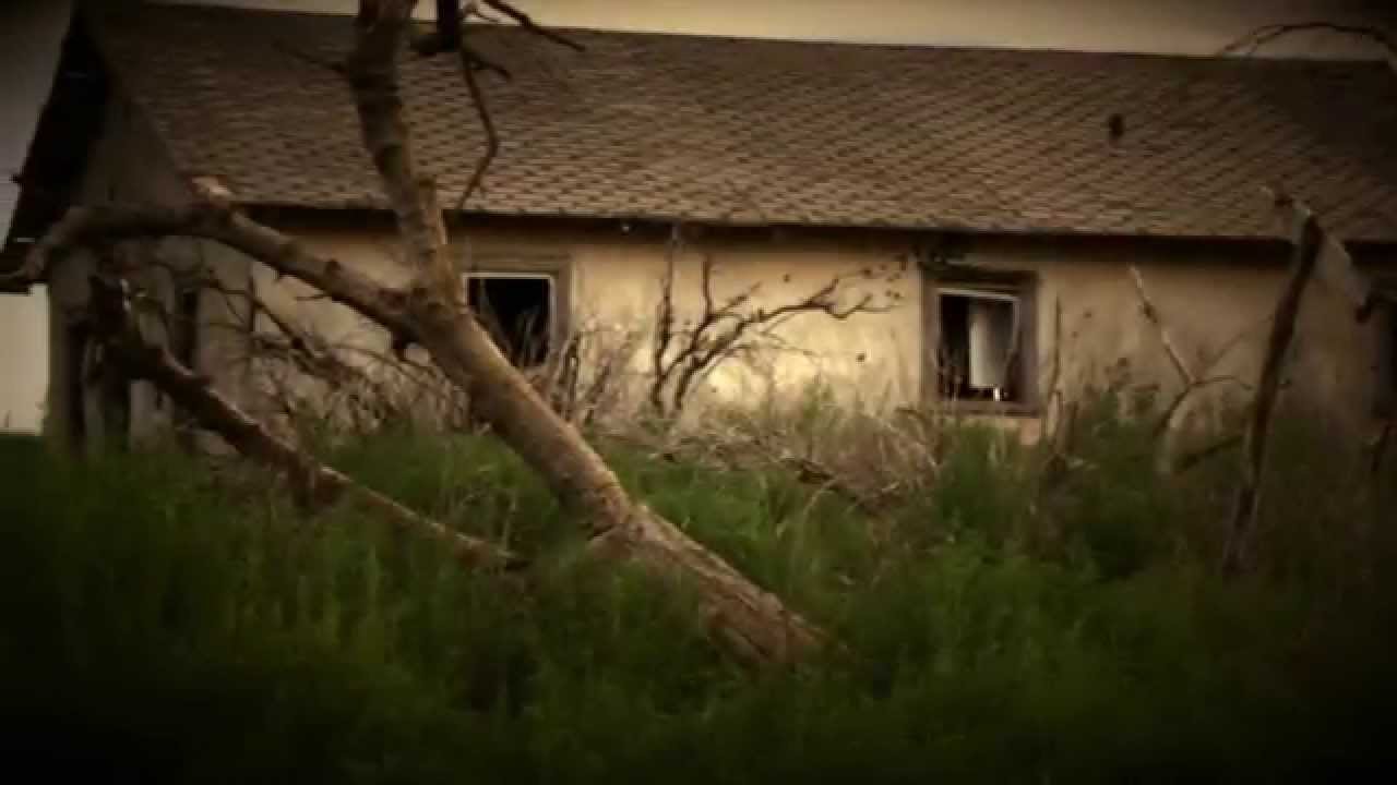 Lumix GH4 - Creepy house
