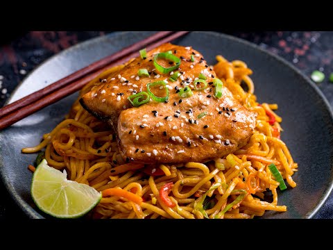 Video: Paano Gumawa Ng Masarap Na Mga Noodle Ng Salmon