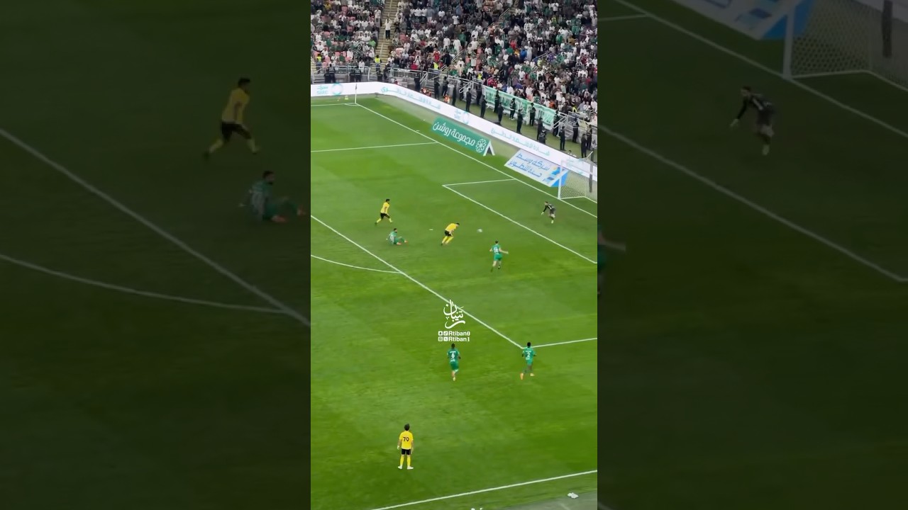 Cristiano Ronaldo in front of a goal missed an easy chance 😳🙄