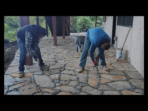 Video: ¿Se debe sellar el patio de piedra azul?