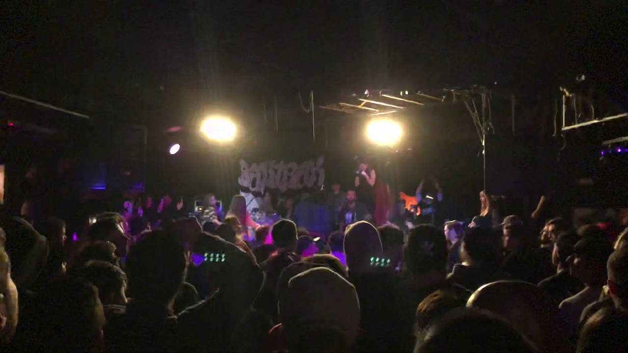 Guarda Backtrack - War / Retrace The Lines - live - Revolution Bar & Music Hall - Long Island, NY 11/30/19 su YouTube Guarda Backtrack - War / Retrace The Lines - live - Revolution Bar & Music Hall - Long Island, NY 11/30/19 su YouTube