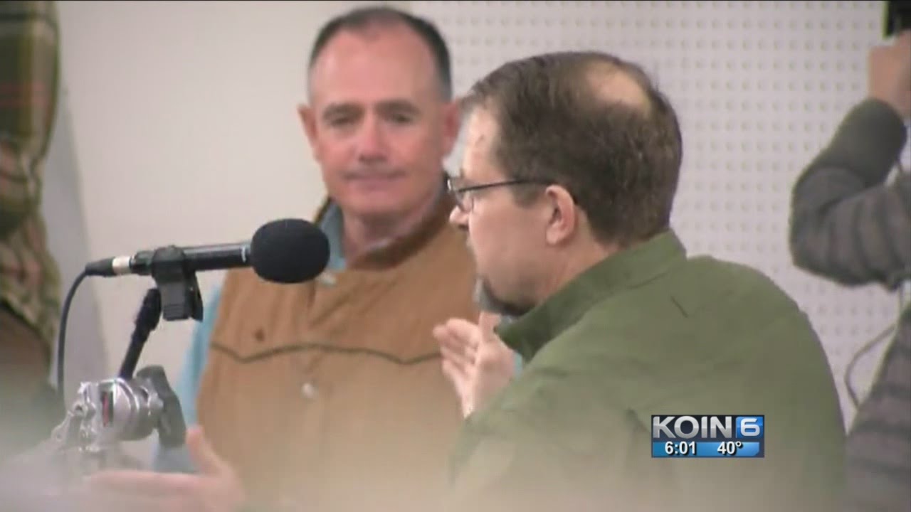 Harney Co citizens pack meeting about militia