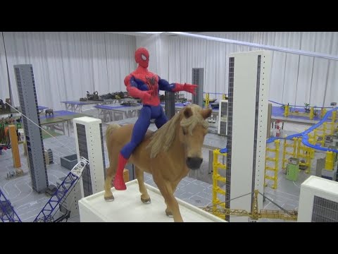 Spiderman <strong>Rescue</strong> Iron <strong>Man</strong> on horseback toys play 스파이더맨 말타고 아이언맨 구출 장난감 놀이