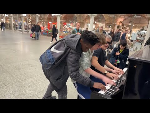 Two Other Boogie Guys Turn Up In PIANO LIVESTREAM thumbnail