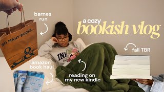 a cozy bookish vlog 📖 🍵 barnes run, amazon book haul, reading on my kindle, fall TBR