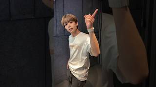 She goes by #TRENDZ #트렌드지 #HAVIT