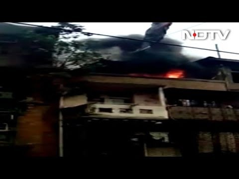 Mumbai के Dongri इलाके में एक इमारत में लगी आग