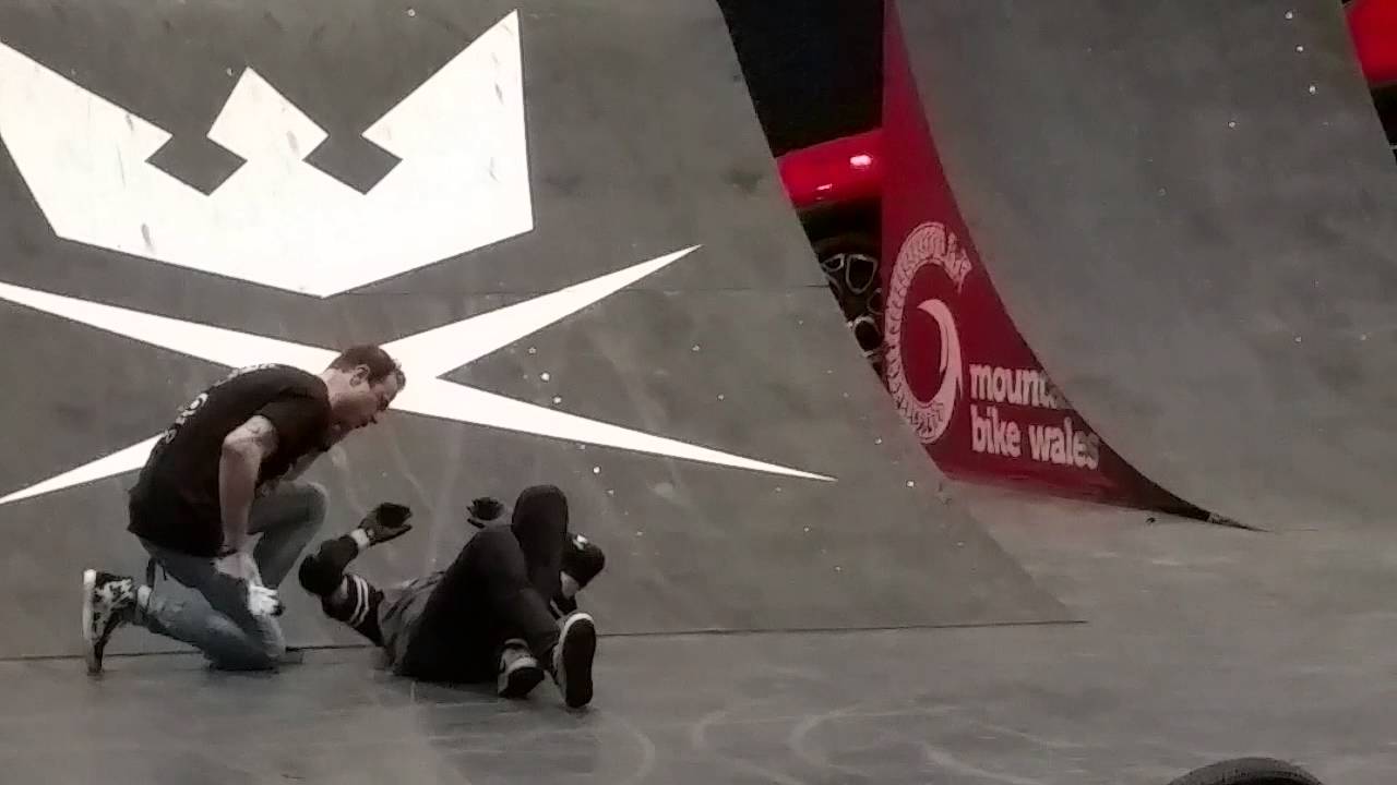 Crash - Air to the Throne - FMB World Tour