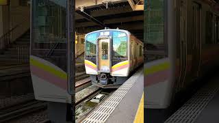 【2022年製】JR東日本E 129系　普通長岡行き　越後湯沢駅発車