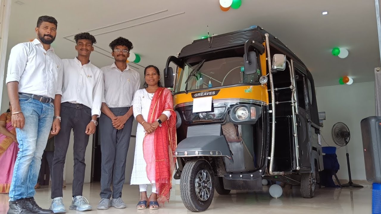 ബോഡി പണിക്കും, അപ്പോൾസറി വർക്കിനുമായി ഓടി നടക്കണ്ട ഷോറൂമിൽ നിന്ന് ഫുൾ പണിയും കഴിഞ്ഞ് ഇറക്കാം