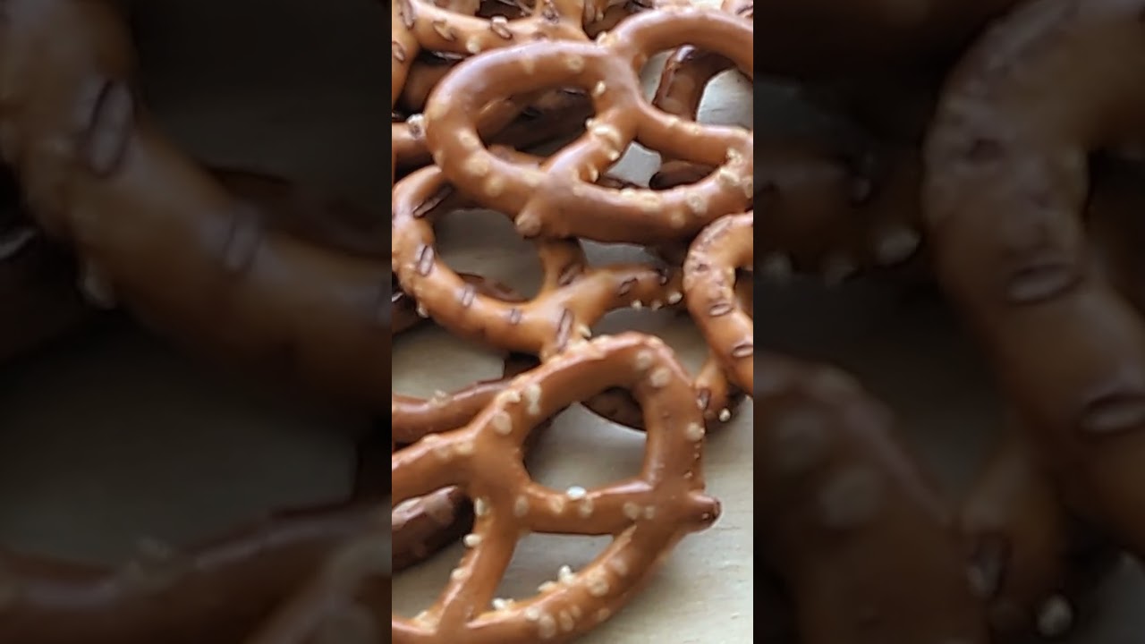 🥨 You’re Overdue for Some Buttery, Salty Pretzels 🧈💛 