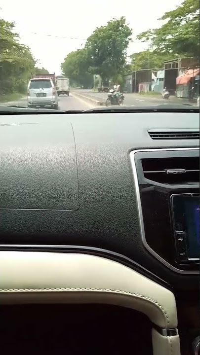 story wa jalan jalan pake Toyota Rush di siang hari