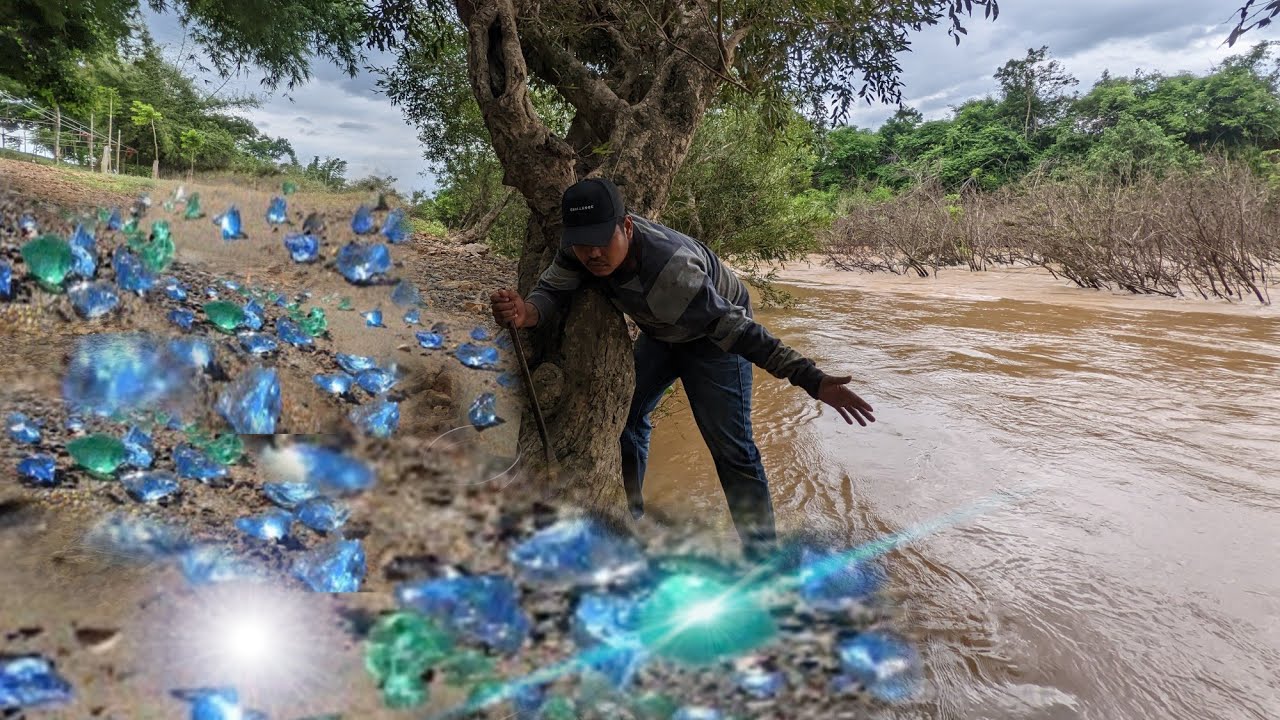 Wow lucky day Gem and gold mining along the river i dug a complete