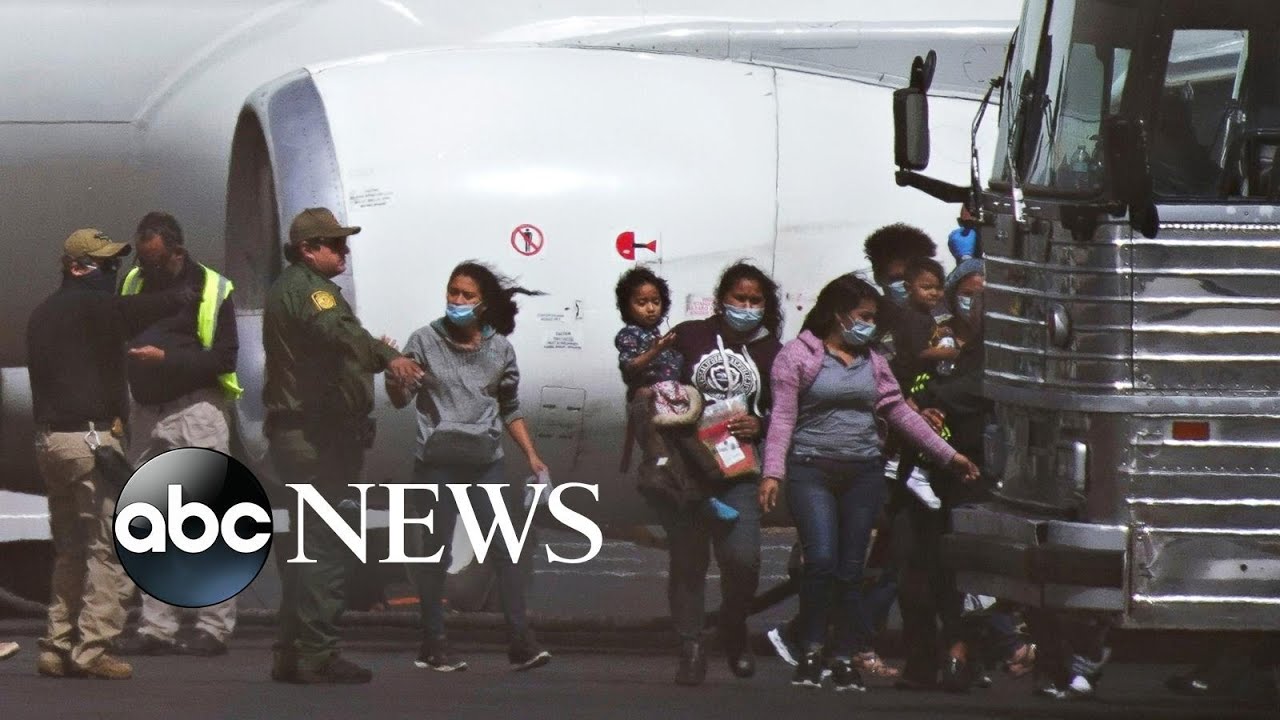 Migrants deported, Atlanta deaths, and St. Patrick’s Day: World in Photos, March 17