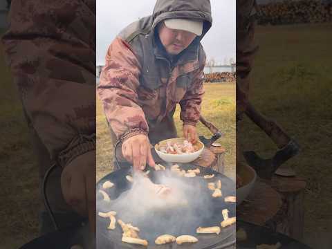 Food tastes better on a campfire😋 / Еда на костре вкуснее😋 #pandasakha #food #fyp