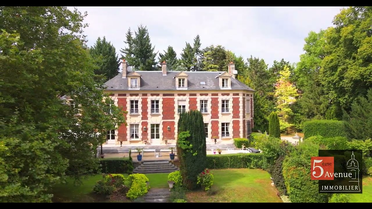 Château à vendre à Chantilly avec parc de plusieurs hectares #5emeavenueimmobilier #chateauavendre