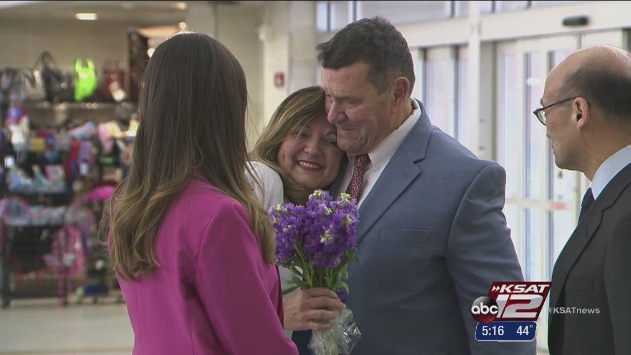 Video: SA nurse helps save heart attack patient on Southwest flight