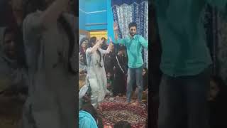 Download Lagu kashmiri girl dance with kashmiri boy MP3