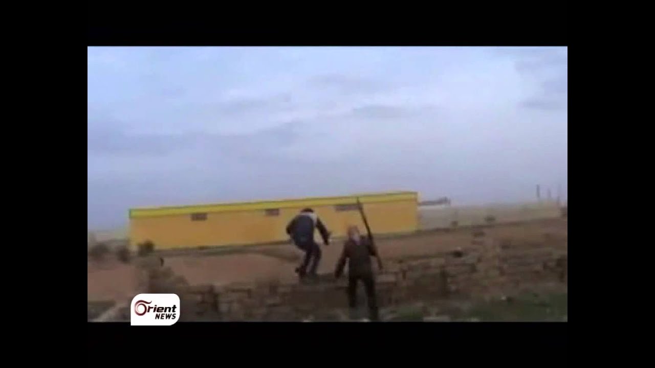 الطبقة  الثوار يسقطوا مروحية ويهاجمون حواجز النظام