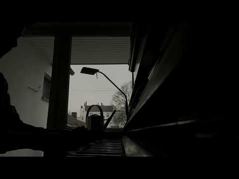 Harry Potter Medley on an old piano - Lily's Theme / Statues / Courtyard Apocalypse