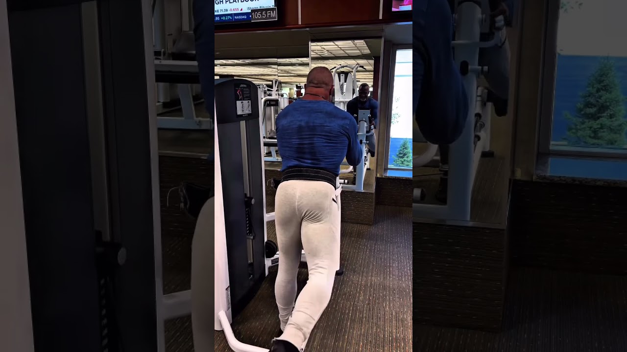 Try these one legged glute kickbacks to isolate the glutes with maximum contraction