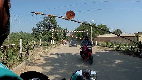 Struggle To Close Rail Gate | Repeatedly Request Gate Man | Sitapur to Kasraila | Sitapur UP