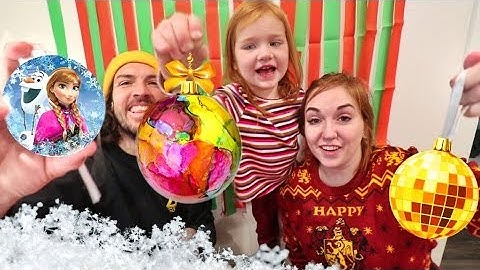 MYSTERY CHRiSTMAS CHALLENGE!! Adley vs Mom vs Dad making holiday ornament magic potions, new diy!