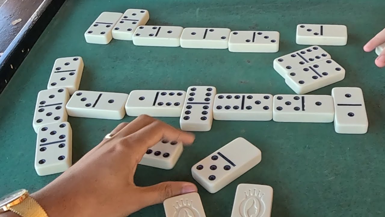 Domino no Interior: Estratégia de Jogo em Dupla !
