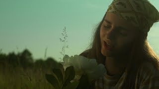 KIRA X JERZYQ - NA DWORZE PADA DESZCZ (OFFICIAL VIDEO)