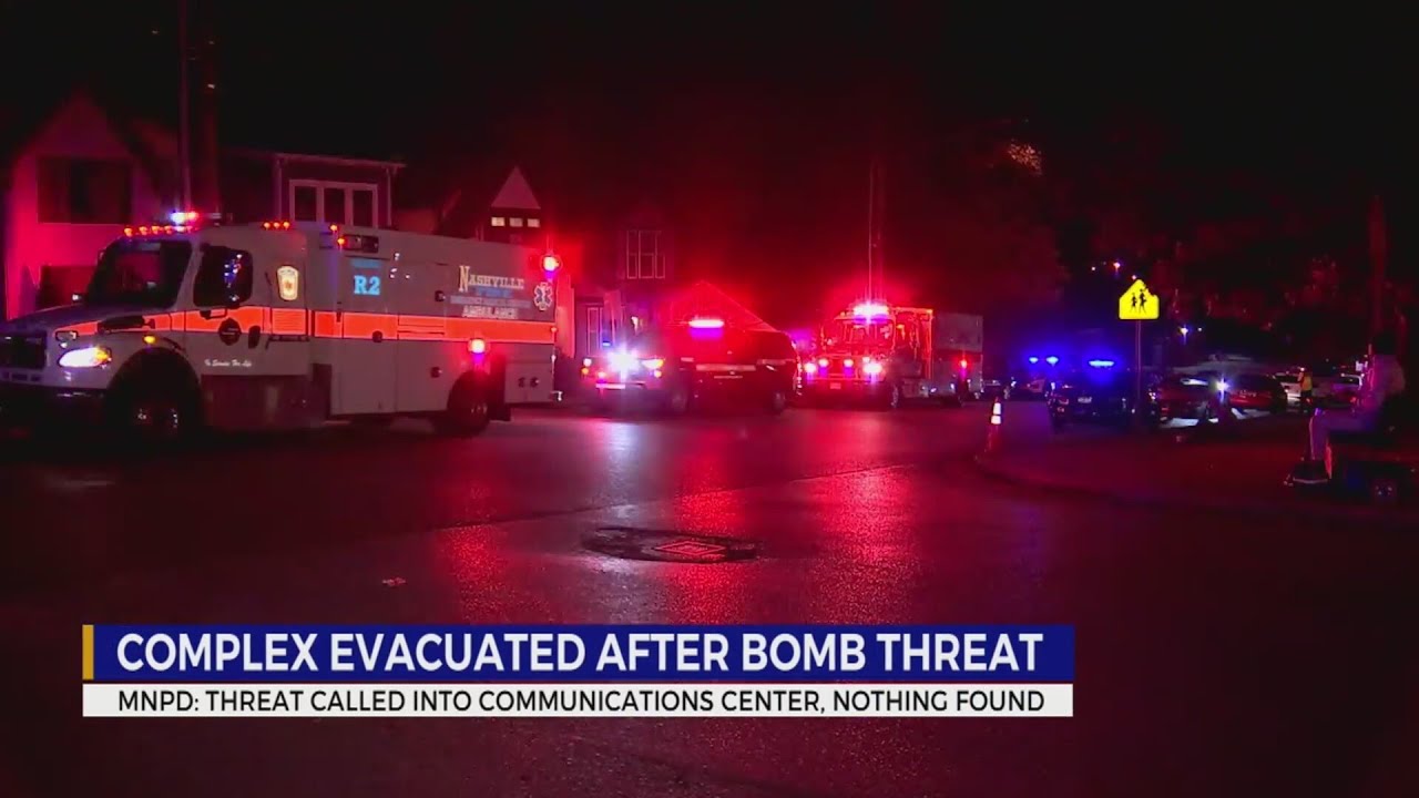 Apartment evacuated after bomb threat - YouTube