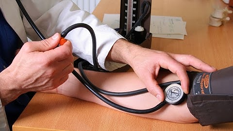 Gebruik van stethoscoop en bloeddrukmeter