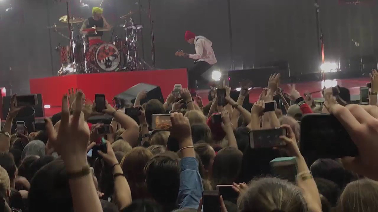 Twenty One Pilots Emotional Roadshow | 1/21/17 | Prudential Center