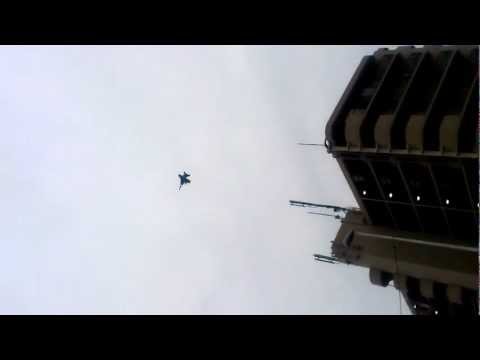 厚木基地のホーネット、座間上空を低空飛行